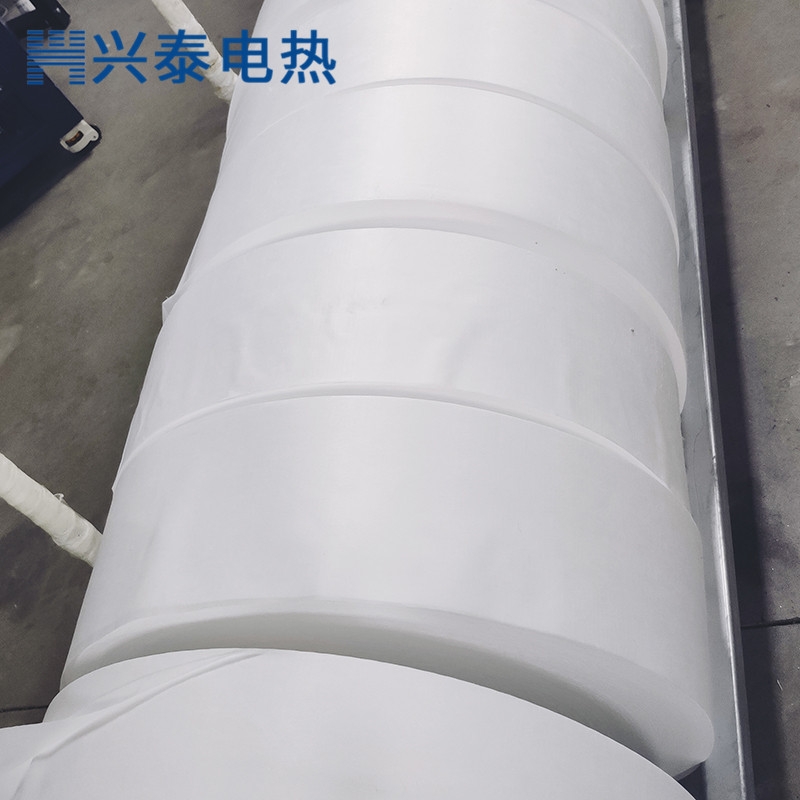粼
